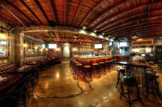 Luce Bar & Kitchen