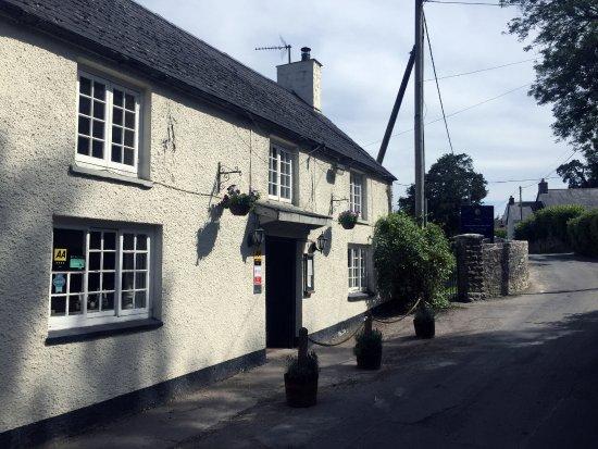The Fox and Hounds Inn