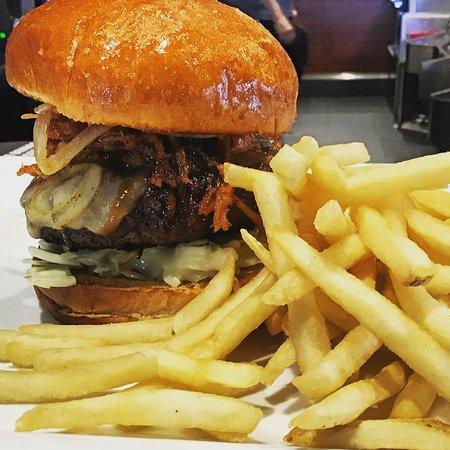 Astoria Bar & Grill