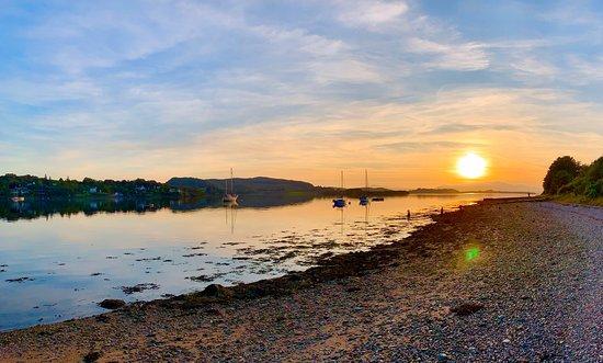 Lochnell Arms Hotel