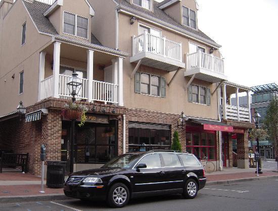 Halo Pub