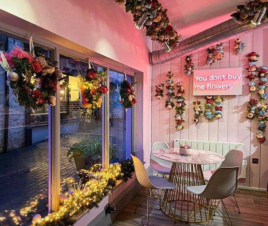 Luxe Cafe Bar