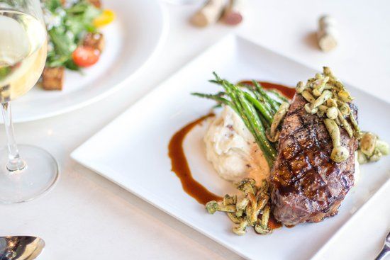 District American Kitchen & Wine Bar
