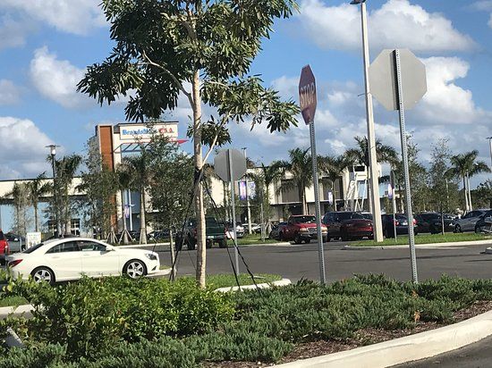 Dania Pointe