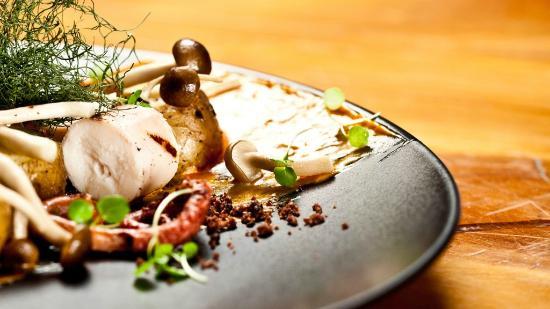 Prestons Restaurant + Lounge