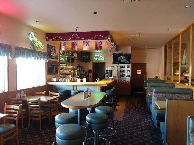 Alec's By the Sea